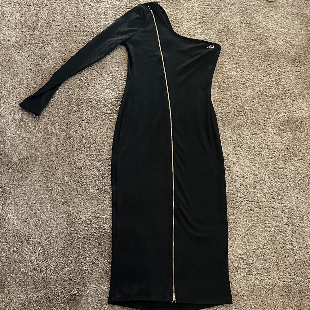 Elegant Black One-Shoulder Dress